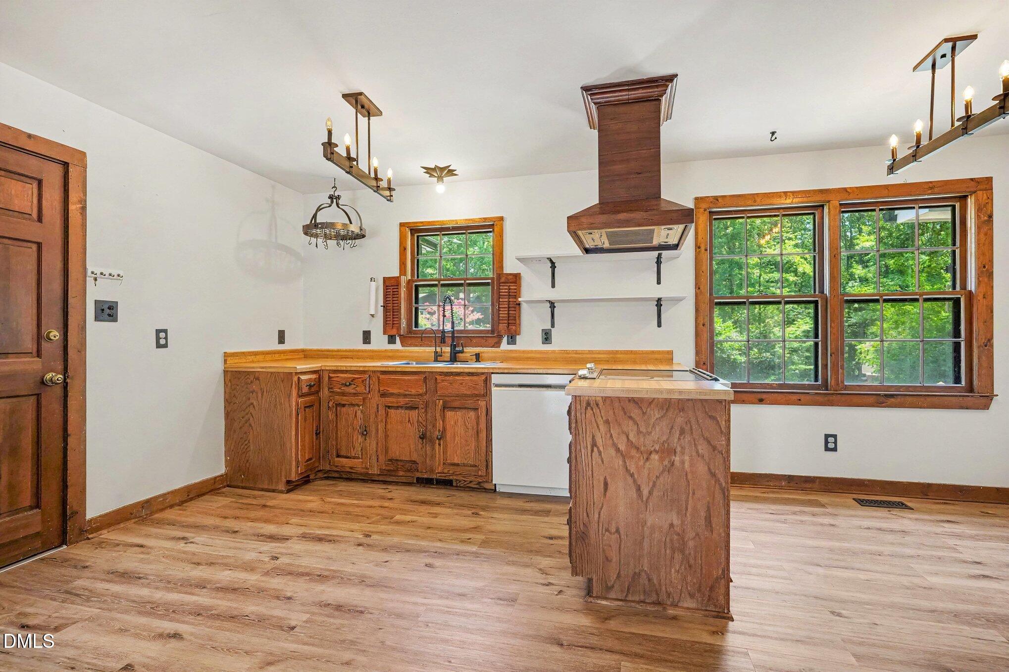 405 Lynchester Court Raleigh, NC 27615 - Photo 7 of 28 009_file_9958