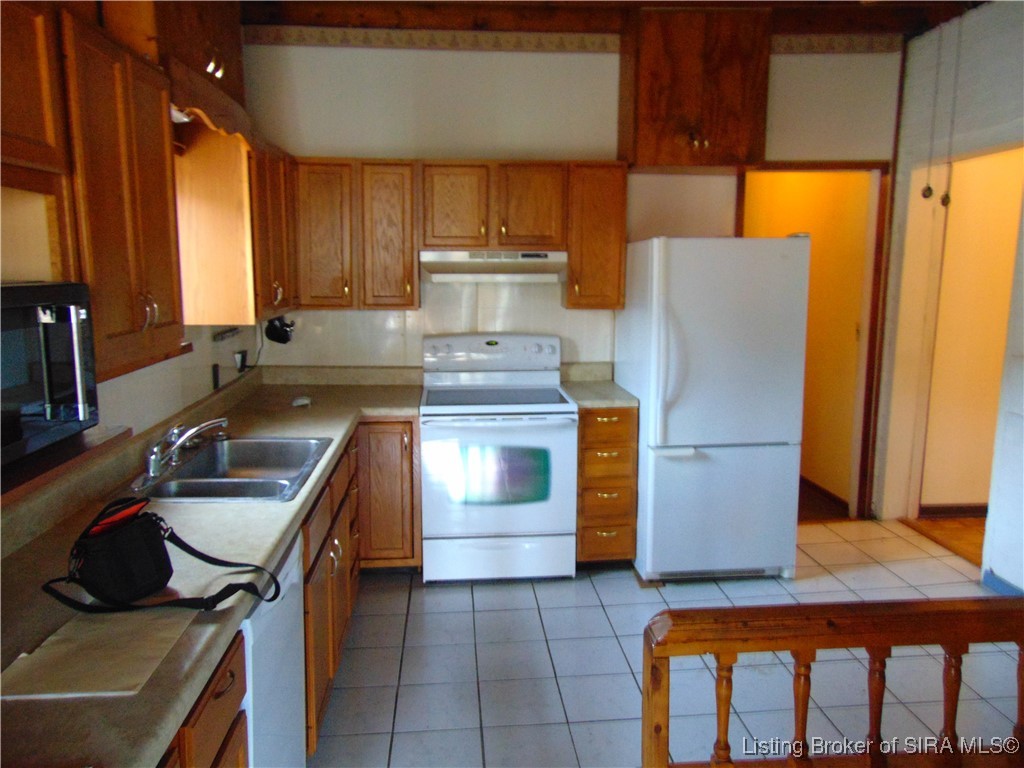 212 St Michaels Avenue Madison, IN 47250 - Photo 2 of 14