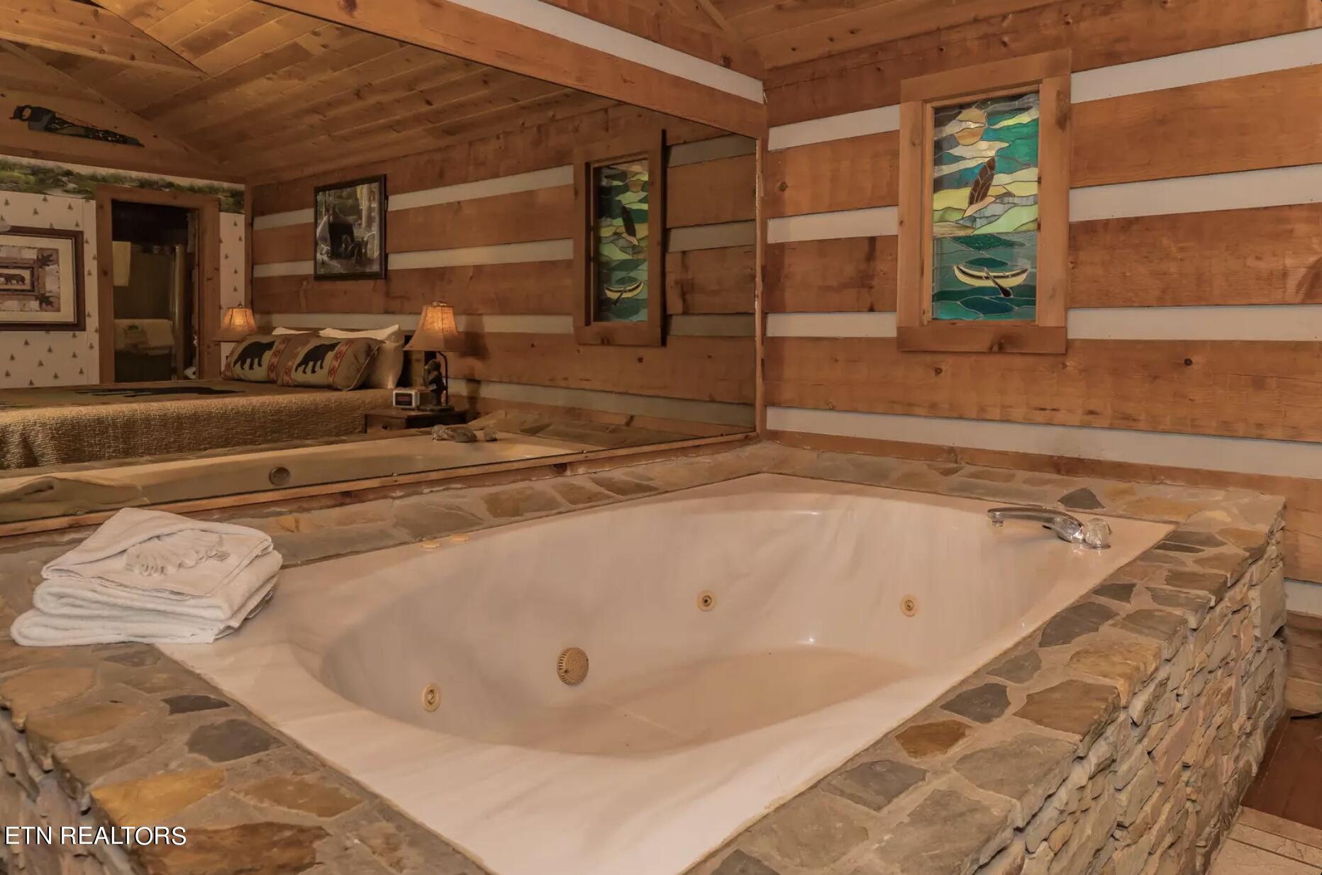 1615 Fantasy Way Sevierville, TN 37876 - Photo 11 of 16 Jetted tub