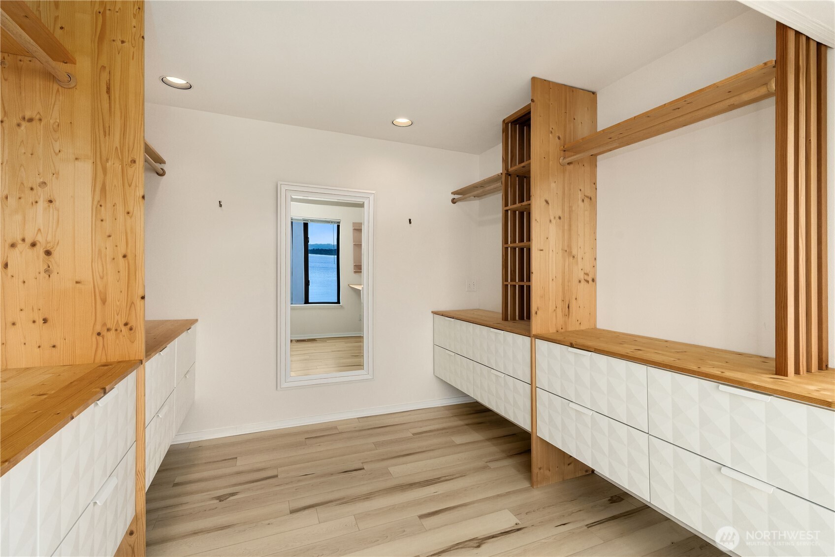 16611 Maplewild Avenue Southwest Burien, WA 98166 - Photo 24 of 40 a bathroom with a bathtub and a sink