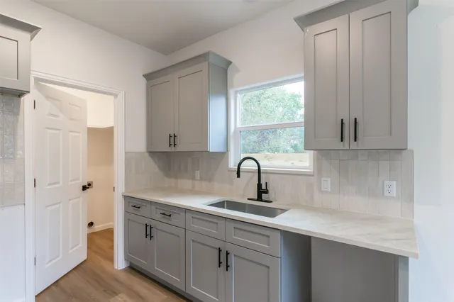 $1,600 | 508 Brown Street, Lockhart, TX 78644