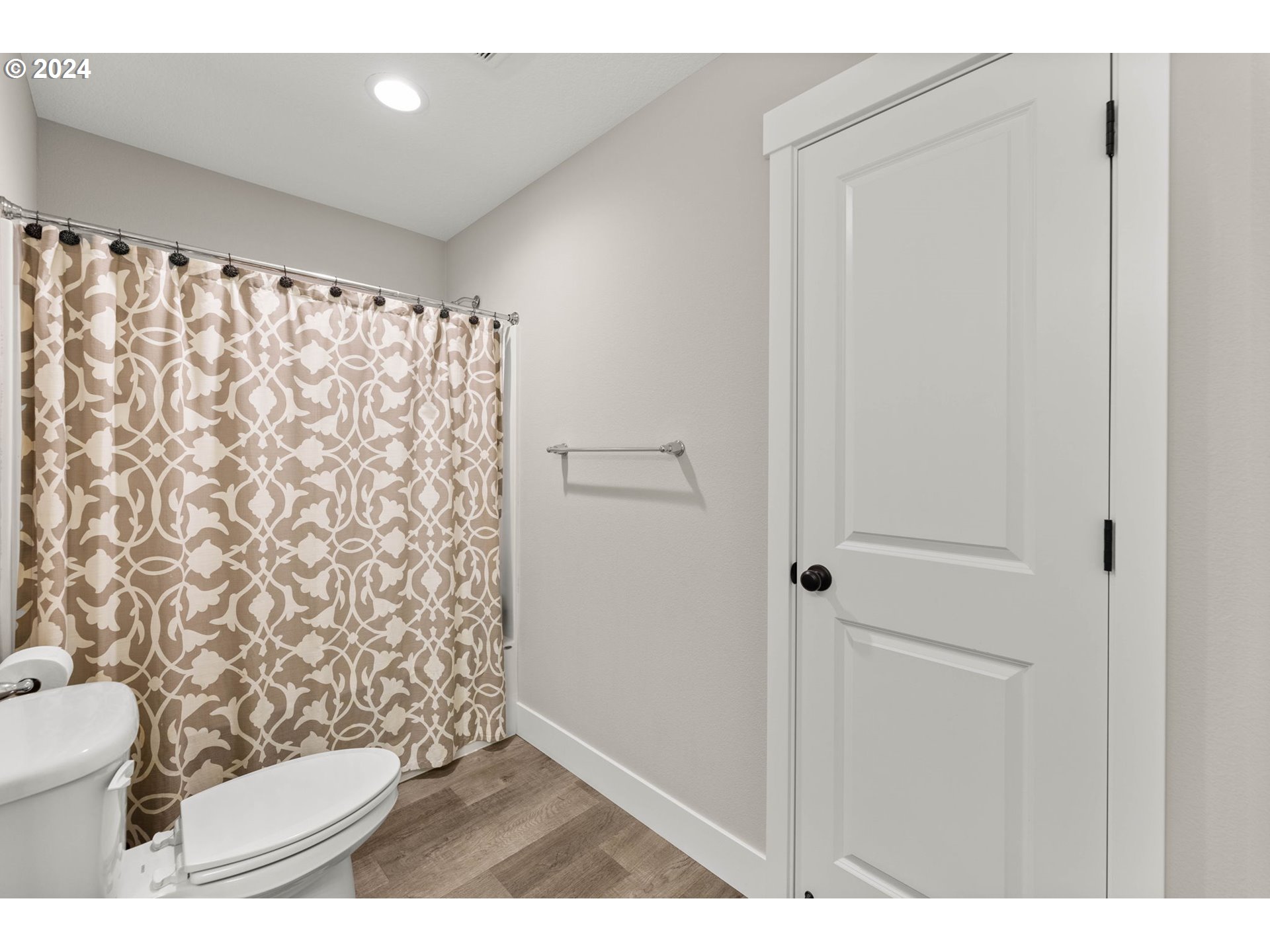 2602 South 10th Street Ridgefield, WA 98642 - Photo 36 of 44 a bathroom with a toilet and a shower curtain