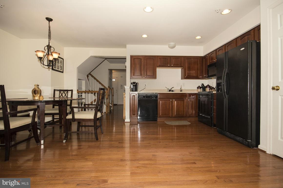 7615 Fairbrook Road Baltimore, MD 21244 - Photo 3 of 11 Kitchen