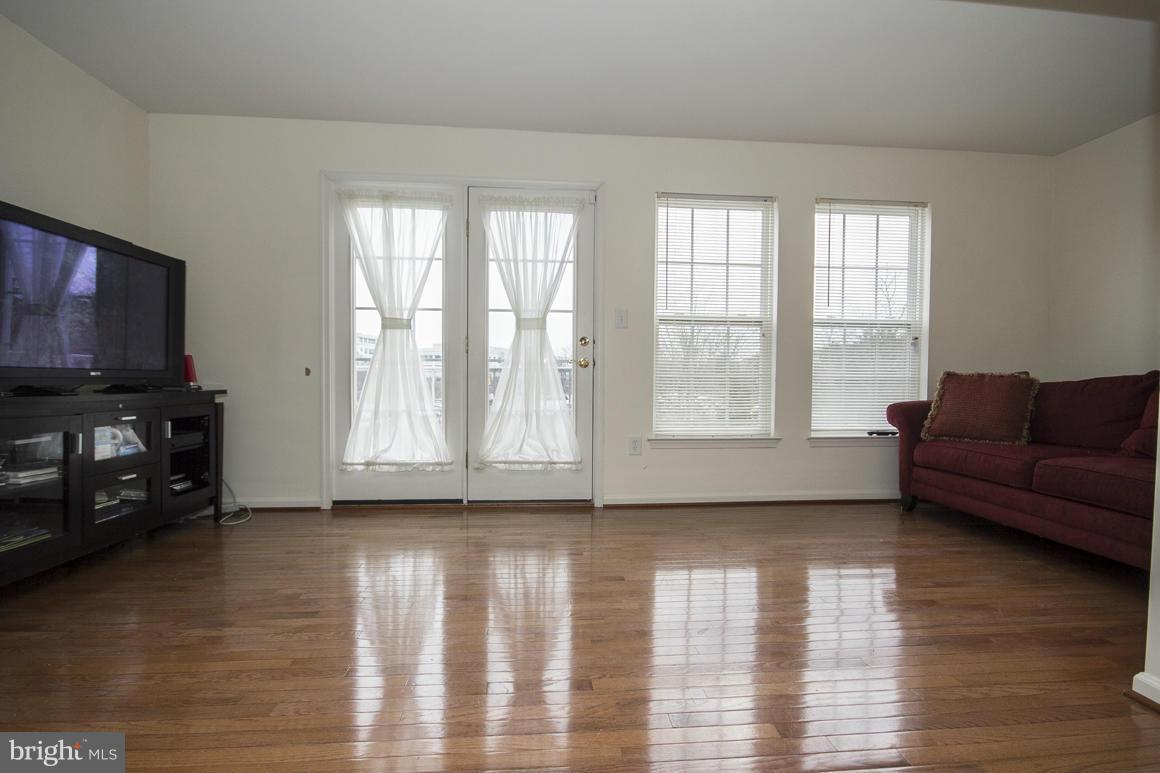 7615 Fairbrook Road Baltimore, MD 21244 - Photo 8 of 11 Living Room