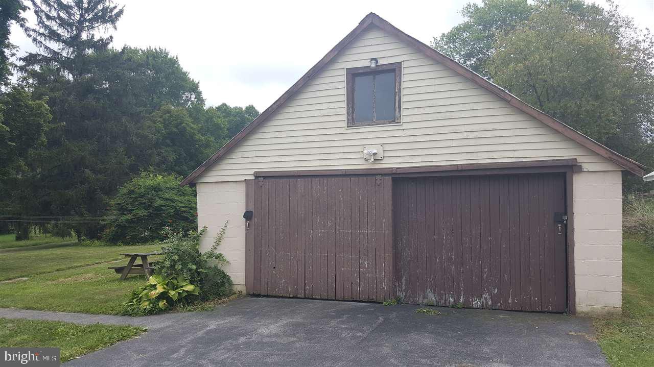 748 Pine Road Carlisle, PA 17015 - Photo 3 of 20 Gallery Image 3