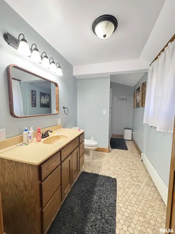 $285,000 | 401 Southwest Cross Street, Mount Sterling, IL 62353