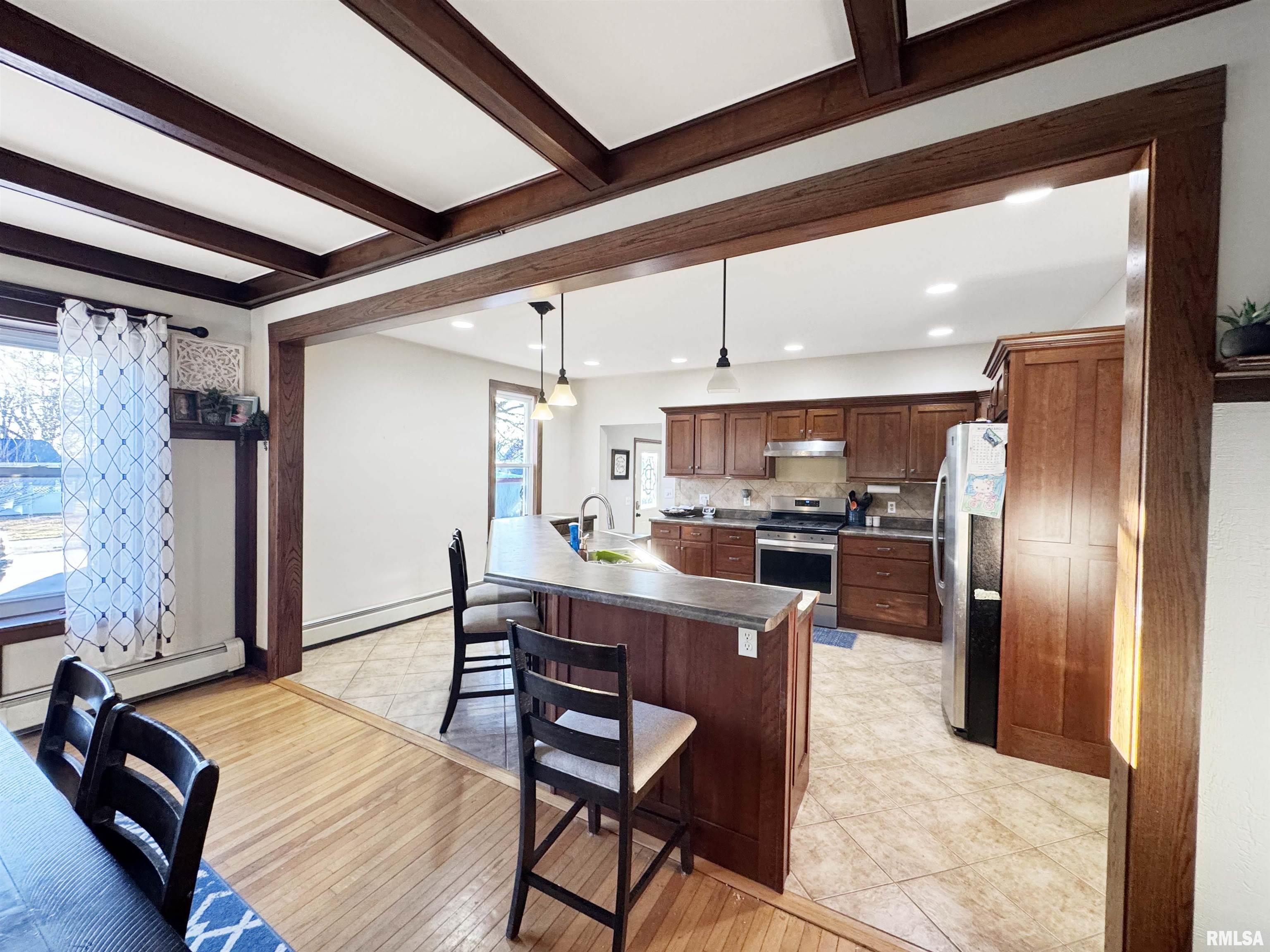 401 Southwest Cross Street Mount Sterling, IL 62353 - Photo 4 of 23