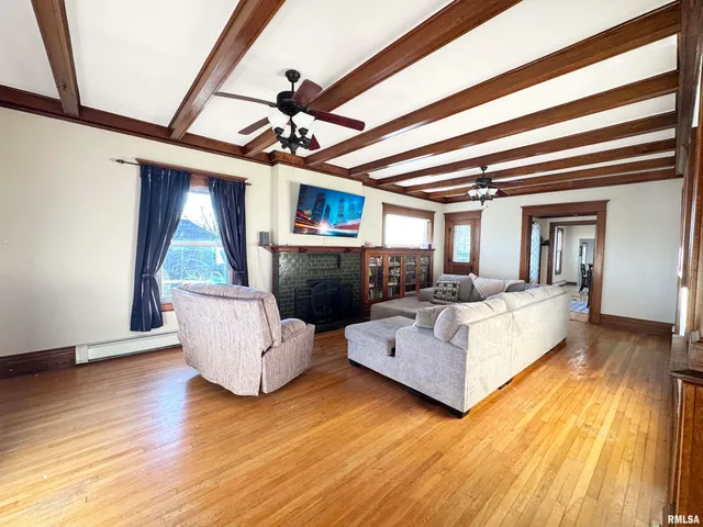 $285,000 | 401 Southwest Cross Street, Mount Sterling, IL 62353