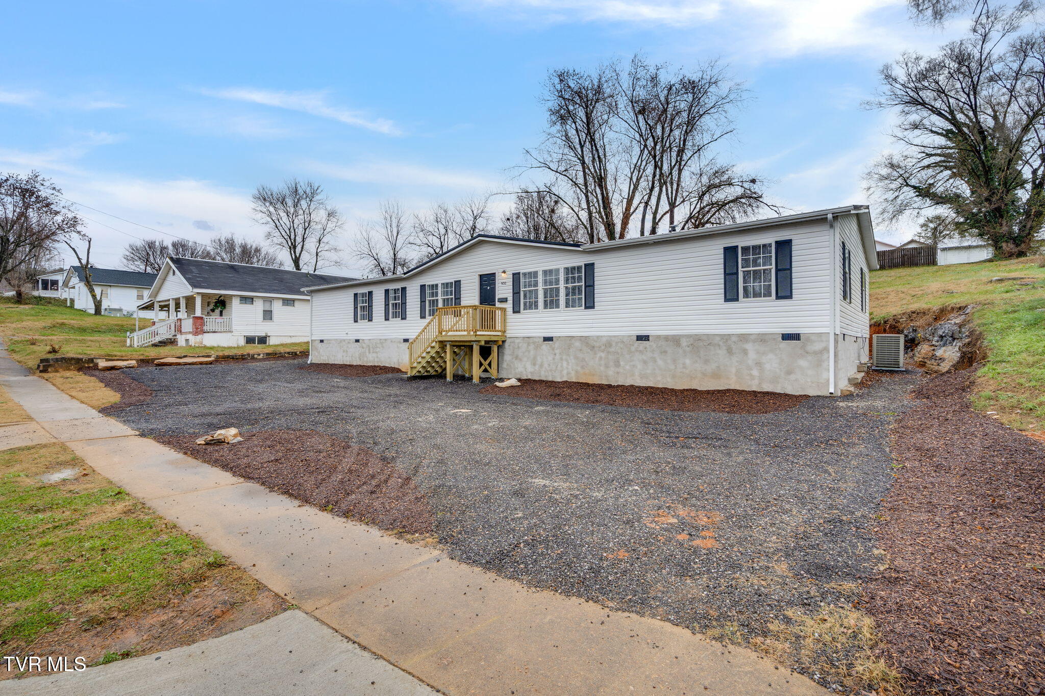 931 Riverside Avenue Kingsport, TN 37660 - Photo 3 of 49 003