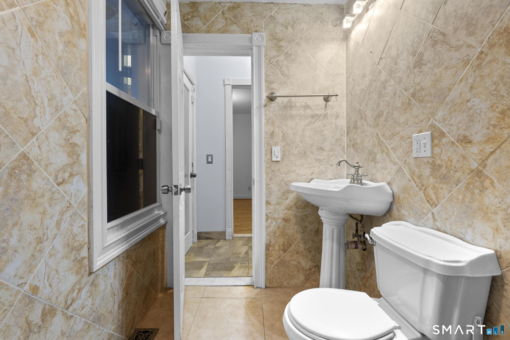 242 Prospect Street Ansonia, CT 06401 - Photo 28 of 40