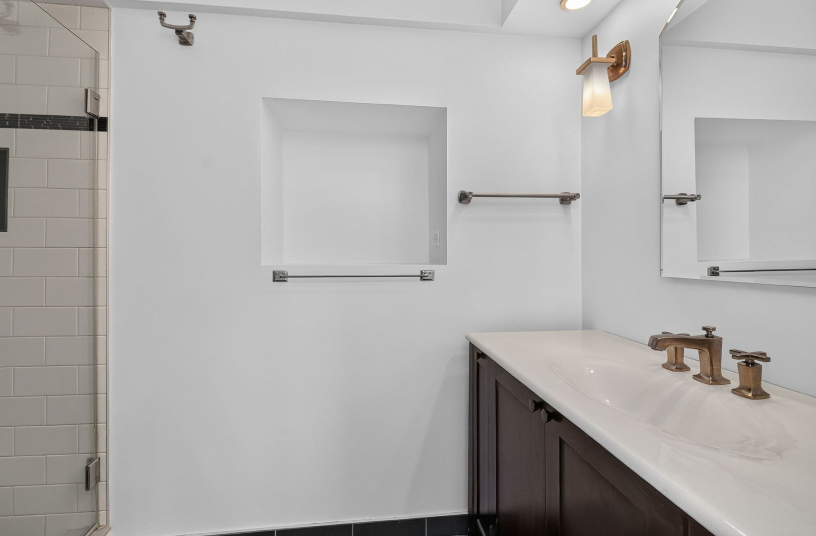 282 Stonegate Road Clarendon Hills, IL 60514 - Photo 17 of 24 Gallery Image 17