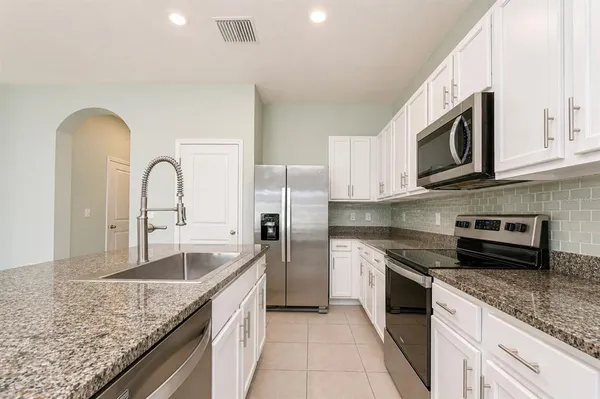 $2,150 | 2928 Beluga Bay Drive, Odessa, FL 33556