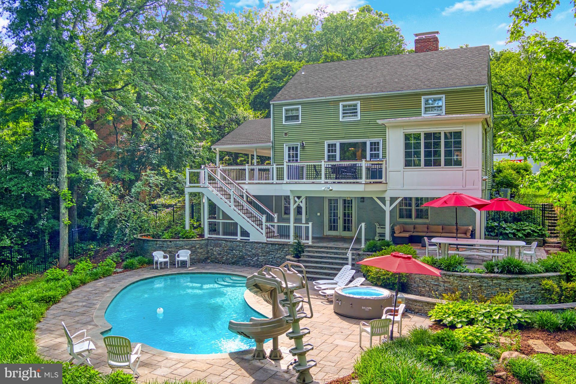 1629 Courtland Road Alexandria, VA 22306 - Photo 26 of 59 Lush, landscaped lot backs to parkland