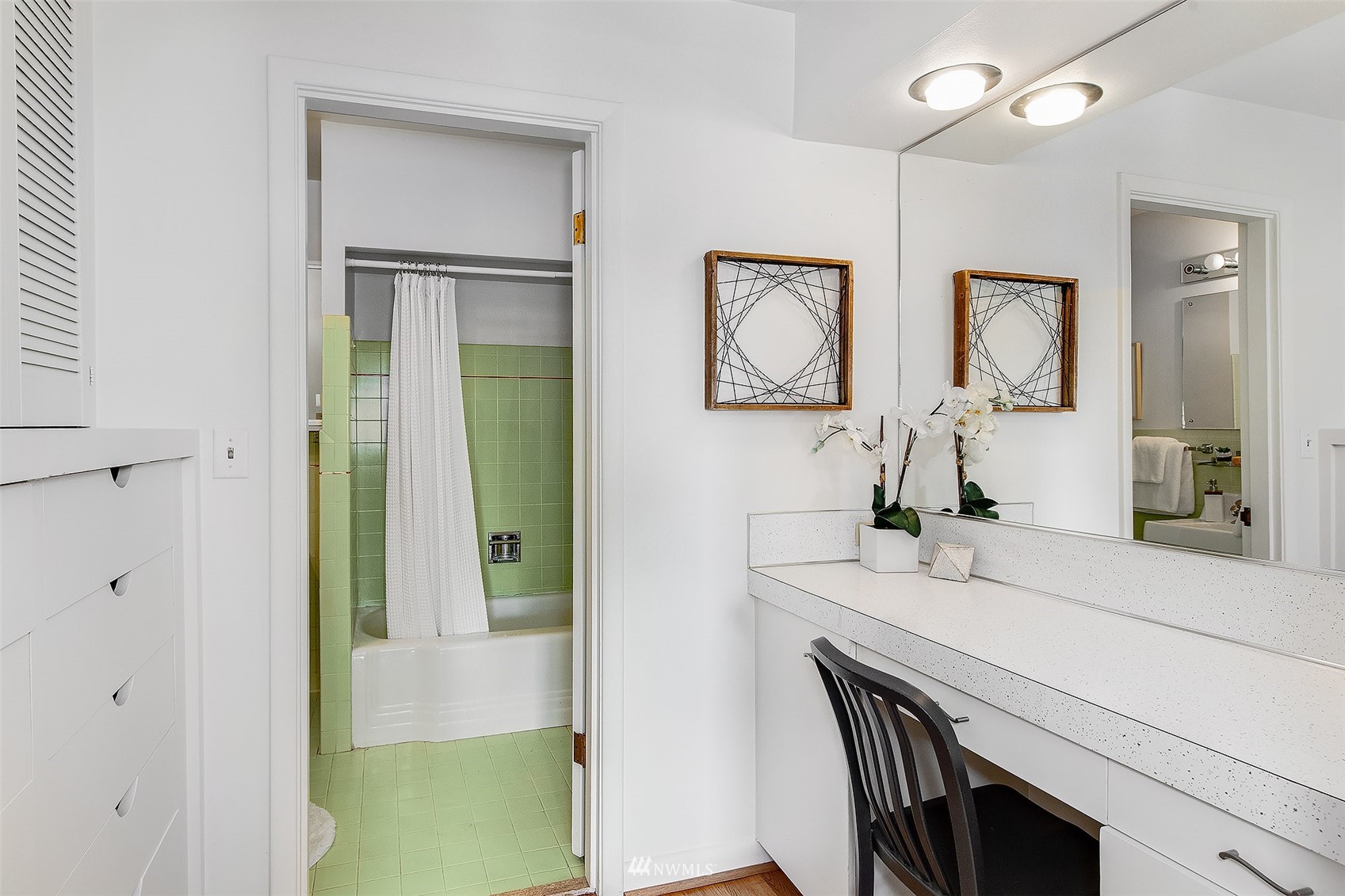 5540 Northeast Windermere Road Seattle, WA 98105 - Photo 12 of 40 a room with a table and chairs