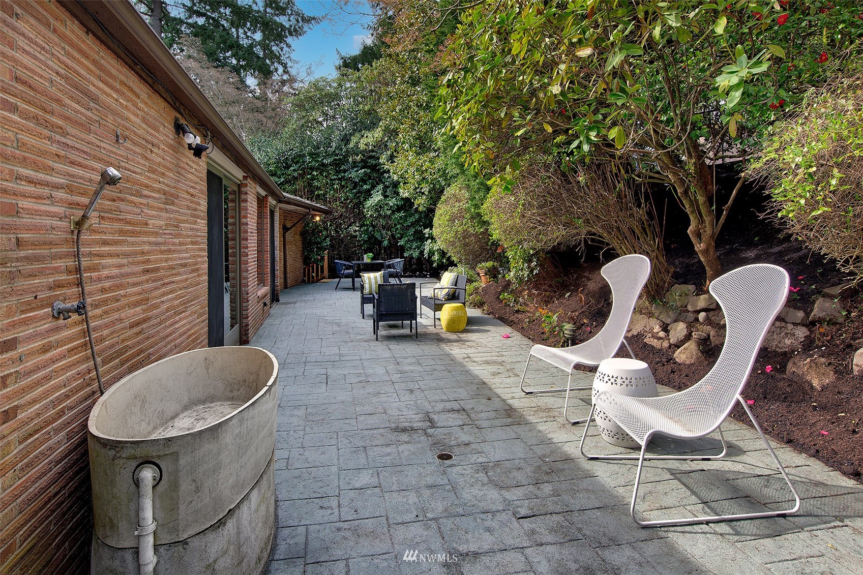 5540 Northeast Windermere Road Seattle, WA 98105 - Photo 27 of 40 a backyard of a house with table and chairs