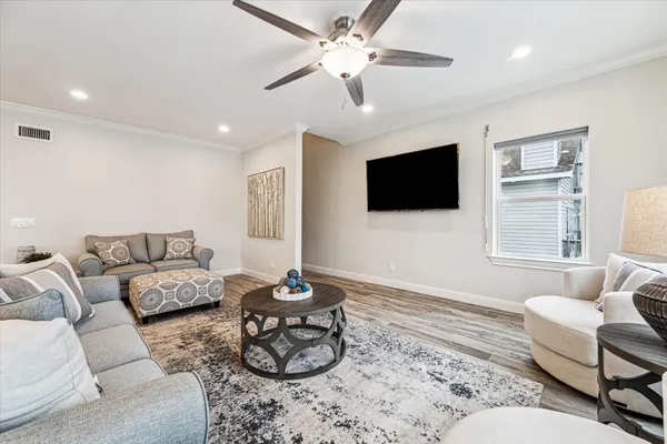 $1,516,480 | 430 Amanda Circle, Tiki Island, TX 77554