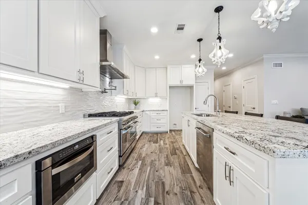 $1,516,480 | 430 Amanda Circle, Tiki Island, TX 77554