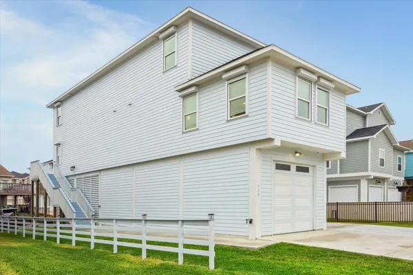 $1,516,480 | 430 Amanda Circle, Tiki Island, TX 77554