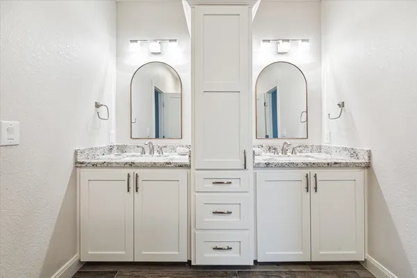 $1,516,480 | 430 Amanda Circle, Tiki Island, TX 77554