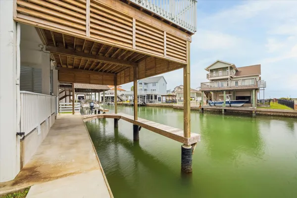 $1,516,480 | 430 Amanda Circle, Tiki Island, TX 77554