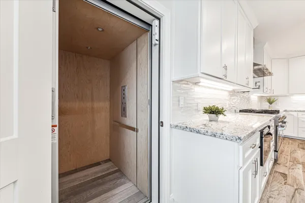 $1,516,480 | 430 Amanda Circle, Tiki Island, TX 77554