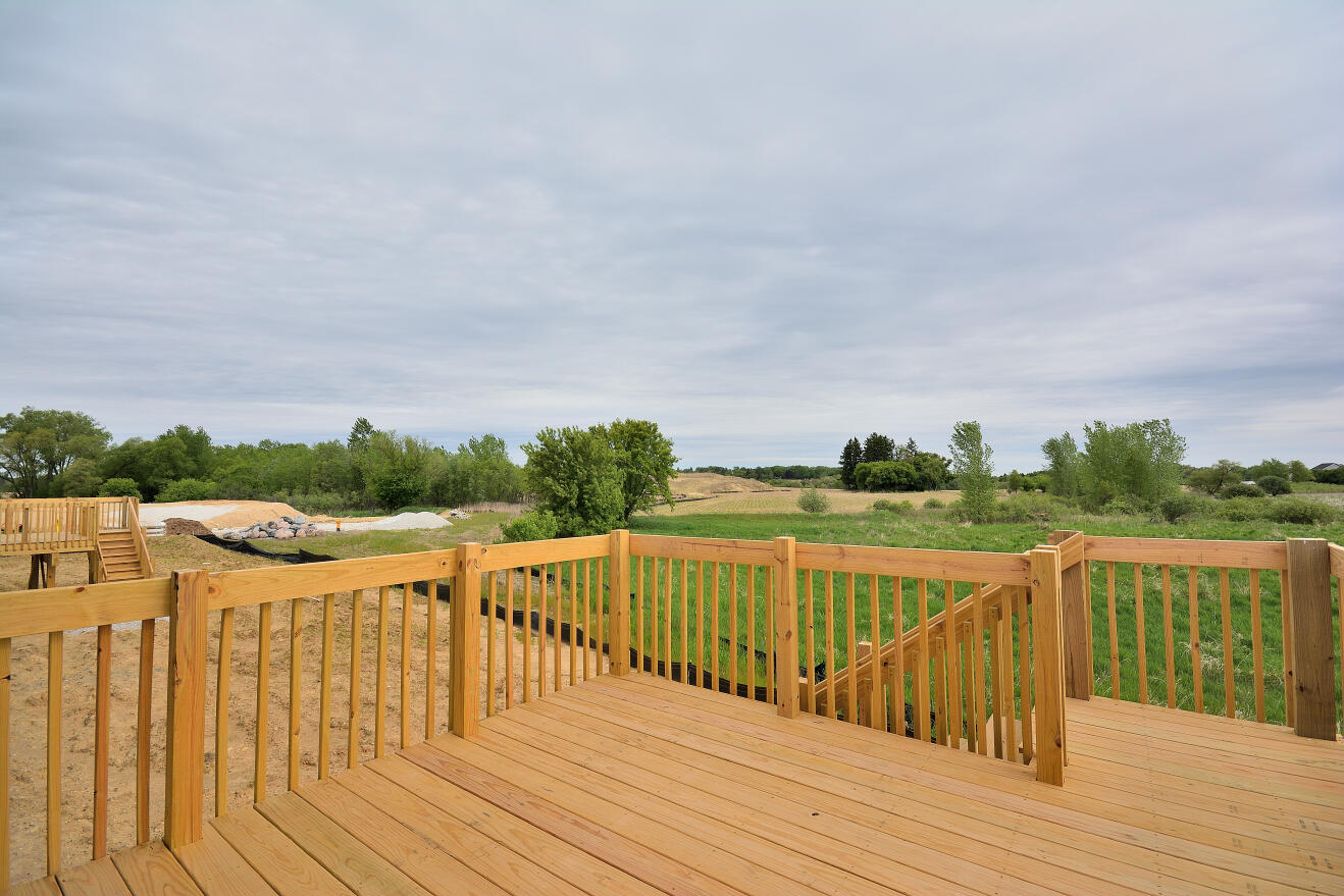 1076 Elderberry Road Oconomowoc, WI 53066 - Photo 3 of 30 96 ARWT (24)