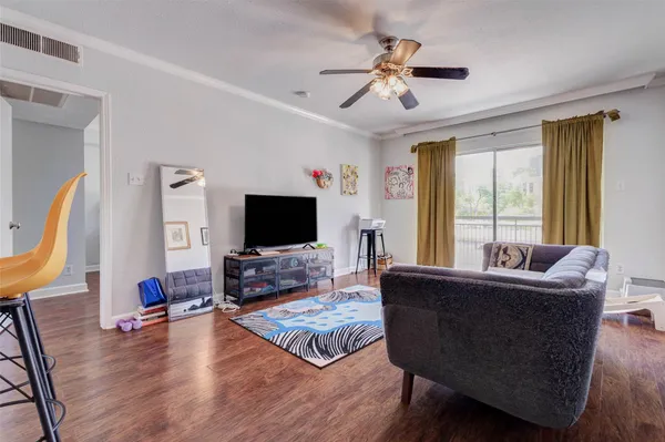 $1,250 | 4515 Briar Hollow Place, Unit 215, Houston, TX 77027