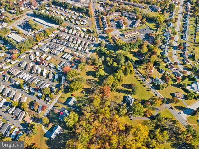 view of entryway with outdoor