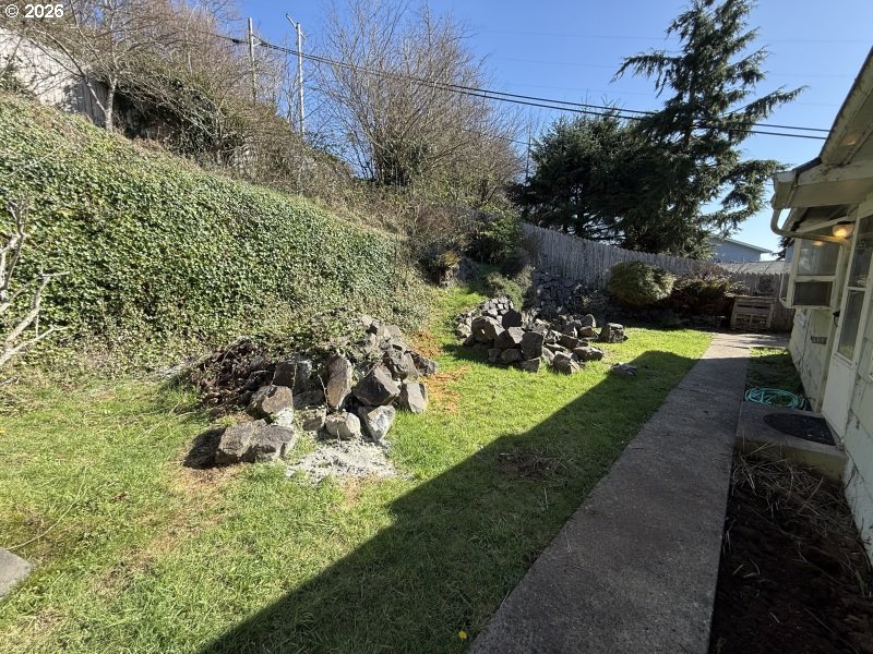 398 Atlantic Street Astoria, OR 97103 - Photo 11 of 36