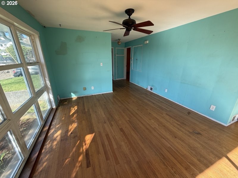 398 Atlantic Street Astoria, OR 97103 - Photo 12 of 36