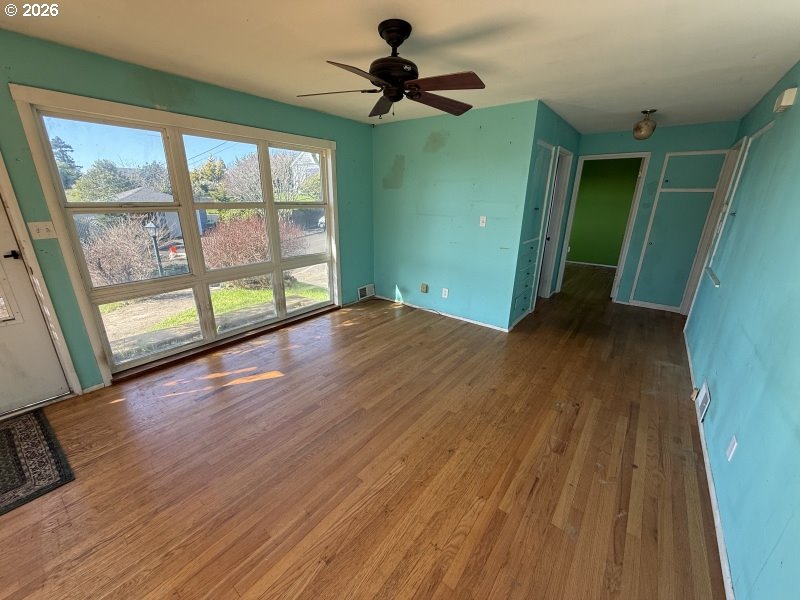 398 Atlantic Street Astoria, OR 97103 - Photo 13 of 36