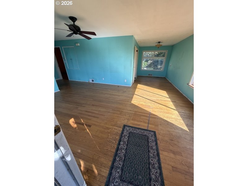 398 Atlantic Street Astoria, OR 97103 - Photo 14 of 36