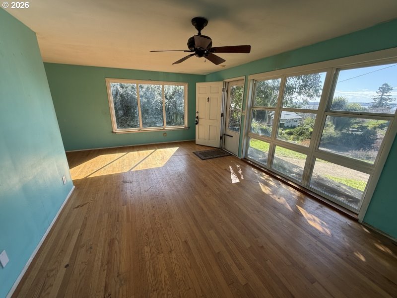 398 Atlantic Street Astoria, OR 97103 - Photo 16 of 36