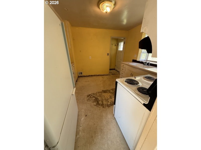 398 Atlantic Street Astoria, OR 97103 - Photo 18 of 36