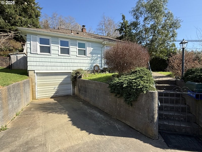 398 Atlantic Street Astoria, OR 97103 - Photo 2 of 36