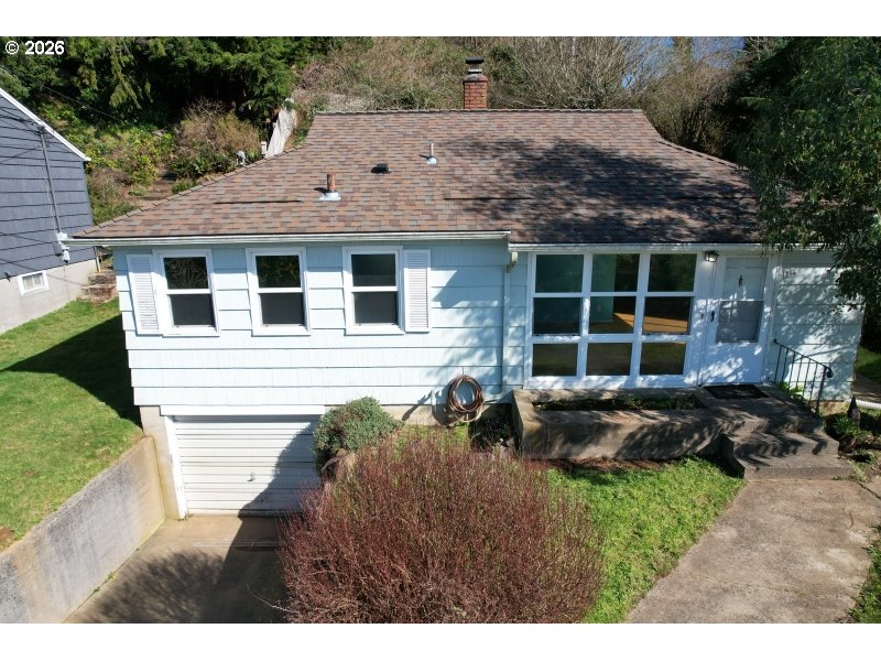 398 Atlantic Street Astoria, OR 97103 - Photo 3 of 36