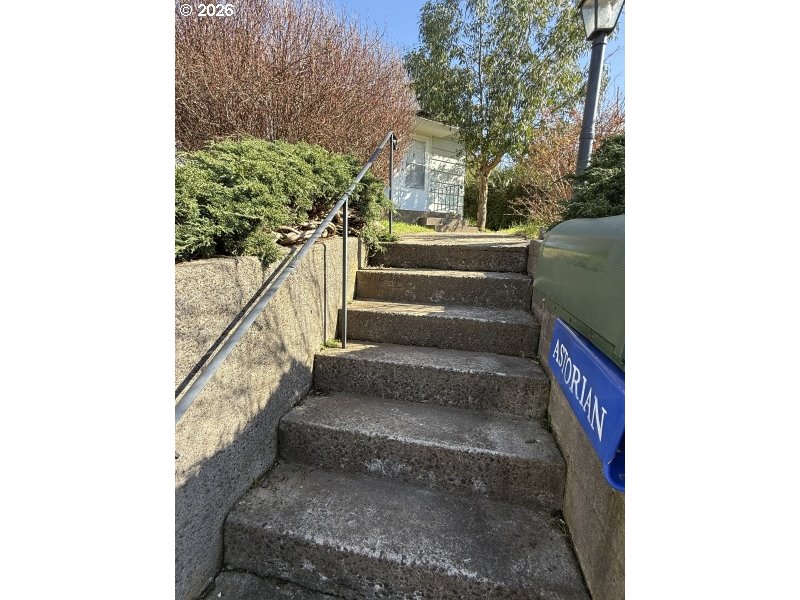 398 Atlantic Street Astoria, OR 97103 - Photo 33 of 36