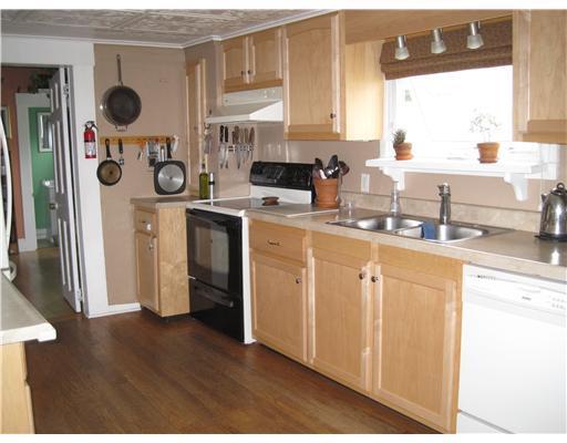 52 Lebanon Road Winterport, ME 04496 - Photo 8 of 25 Kitchen.