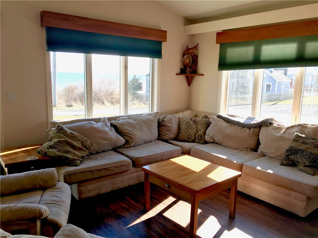 41 Pocono Road Narragansett, RI 02882 - Photo 14 of 36 Great Room