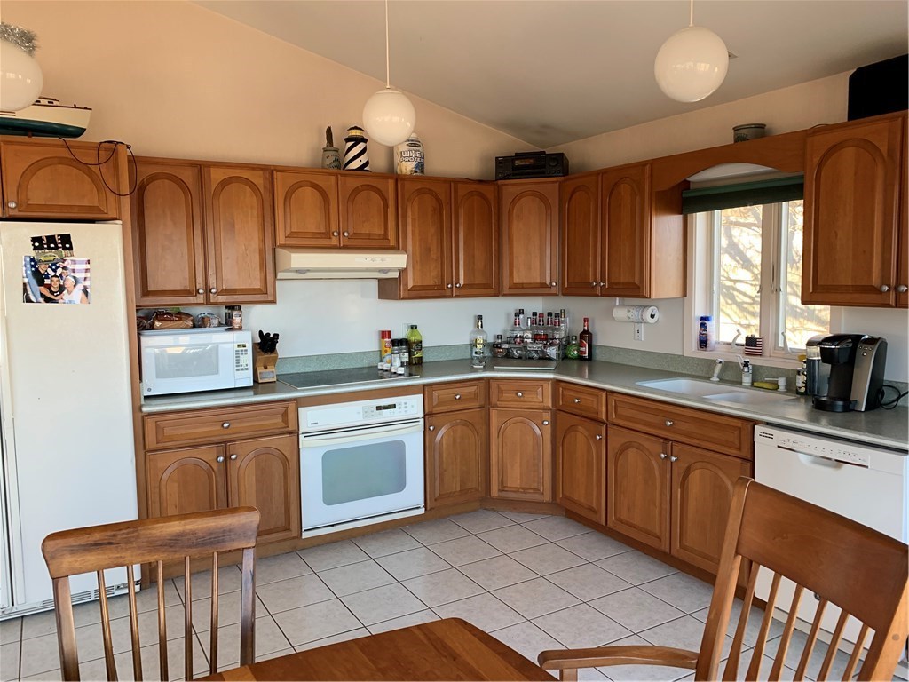 41 Pocono Road Narragansett, RI 02882 - Photo 16 of 36 Gallery Image 16