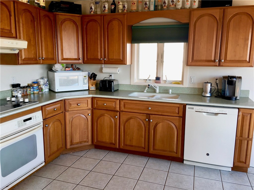 41 Pocono Road Narragansett, RI 02882 - Photo 17 of 36 Gallery Image 17