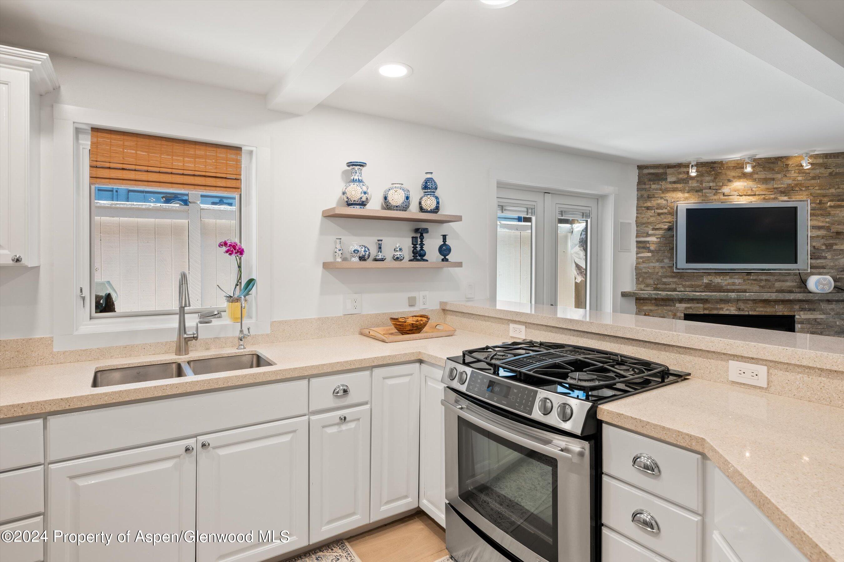 950 East Durant Avenue, Unit 6 Aspen, CO 81611 - Photo 12 of 27 23-960eDurant_24082021