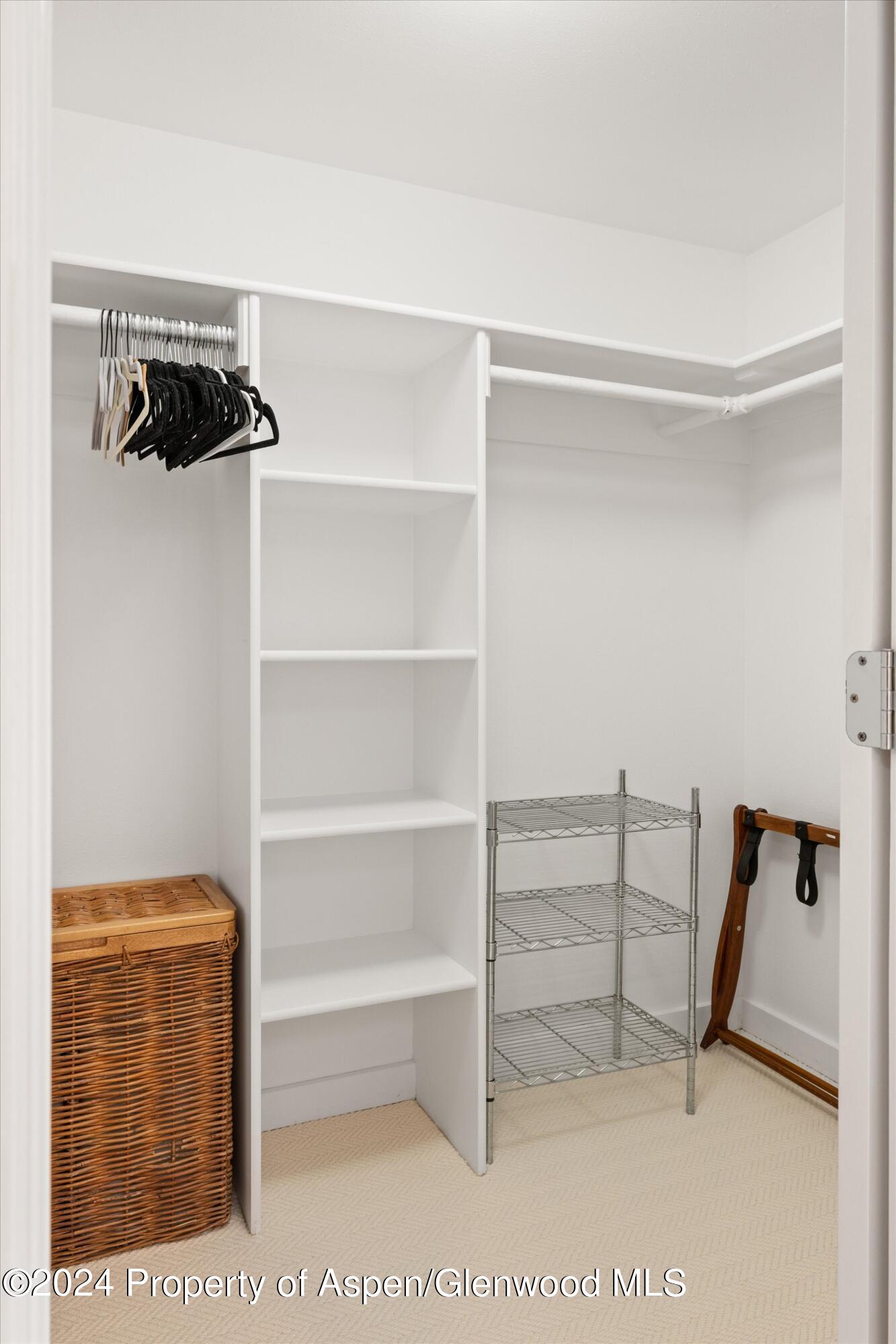 950 East Durant Avenue, Unit 6 Aspen, CO 81611 - Photo 19 of 27 39-960eDurant_24082037