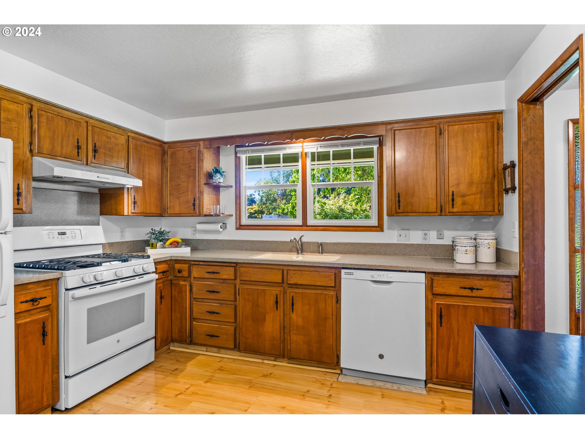 796 Southwest Mill Street Dallas, OR 97338 - Photo 10 of 30 Gallery Image 10