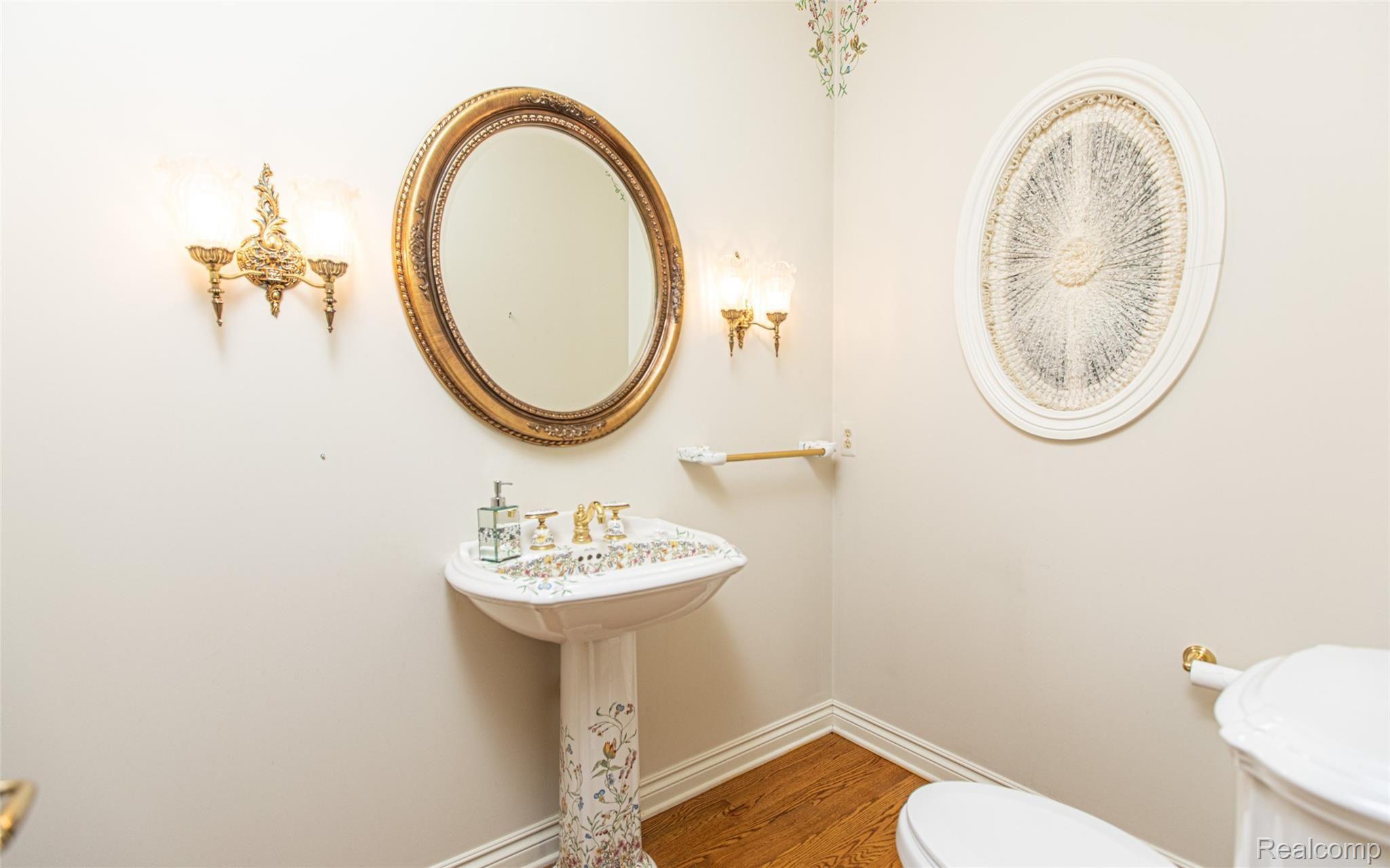 5590 Carrollton Court Rochester, MI 48306 - Photo 20 of 51 18 - First Floor Powder.jpg