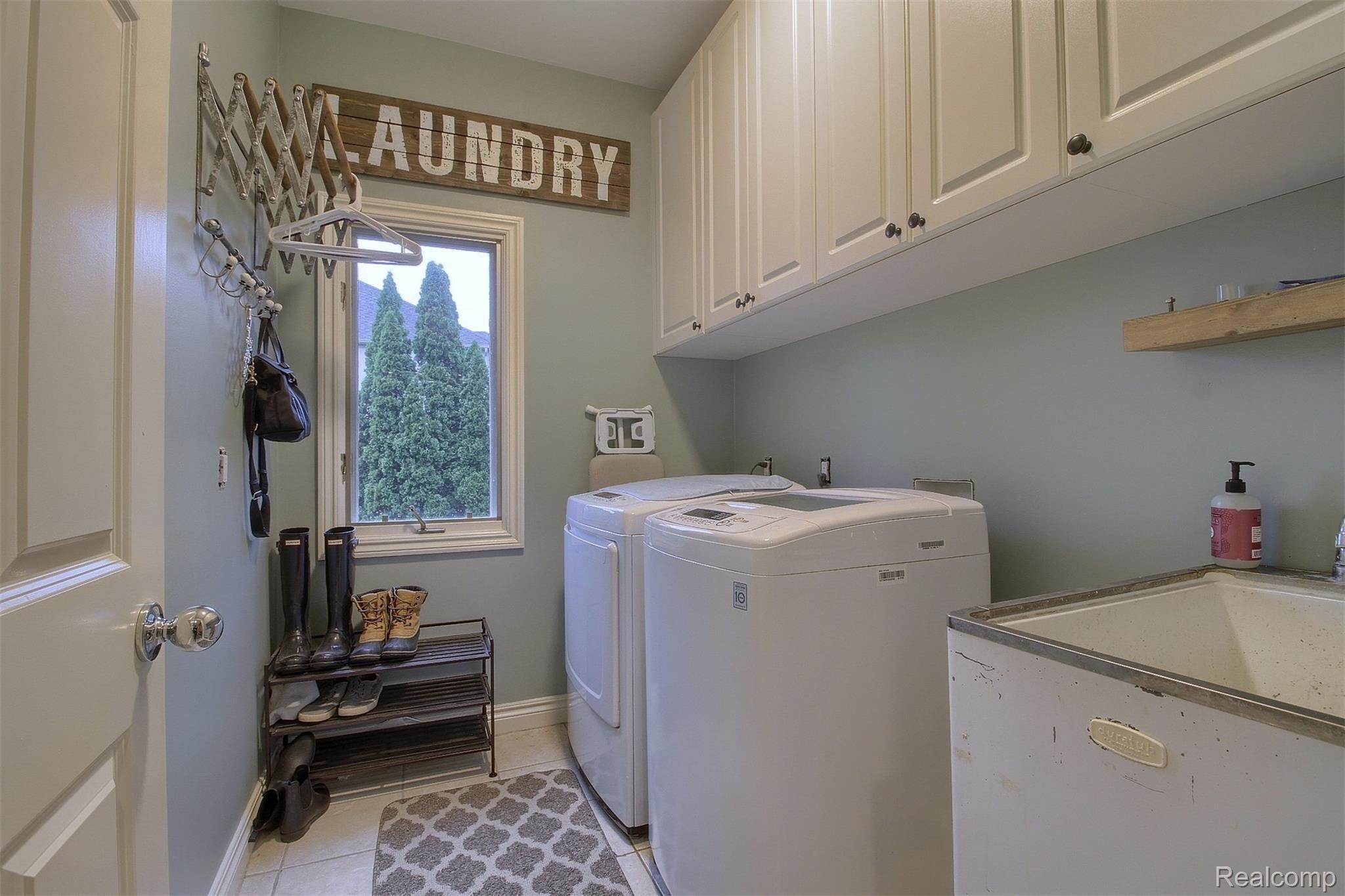 4446 Southacre Lane Rochester, MI 48306 - Photo 28 of 70 28-Laundry Room.jpg
