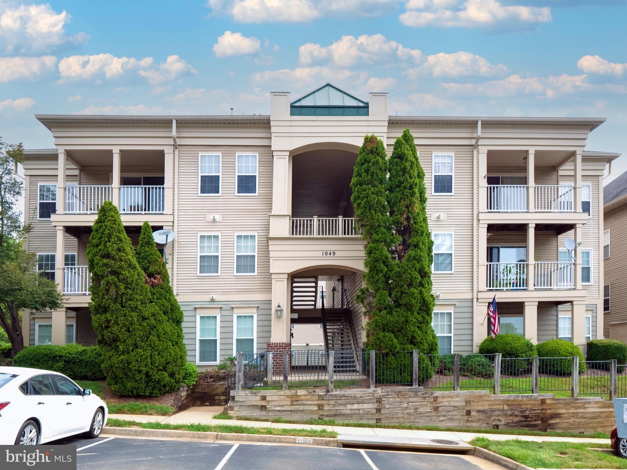 Welcome to 1049 Gardenview Loop #201!