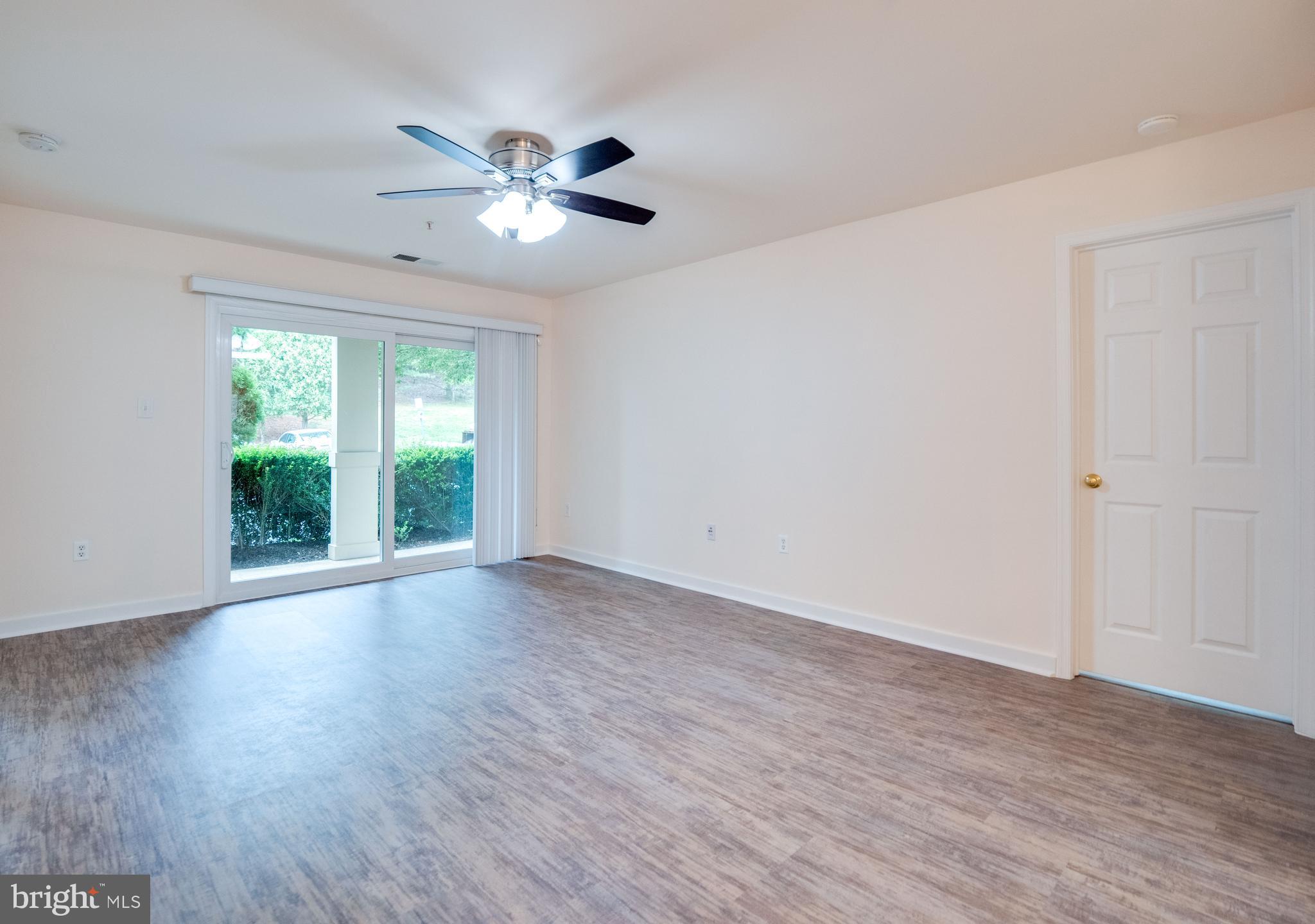 1049 Gardenview Loop, Unit 201 Woodbridge, VA 22191 - Photo 3 of 23 Living Room