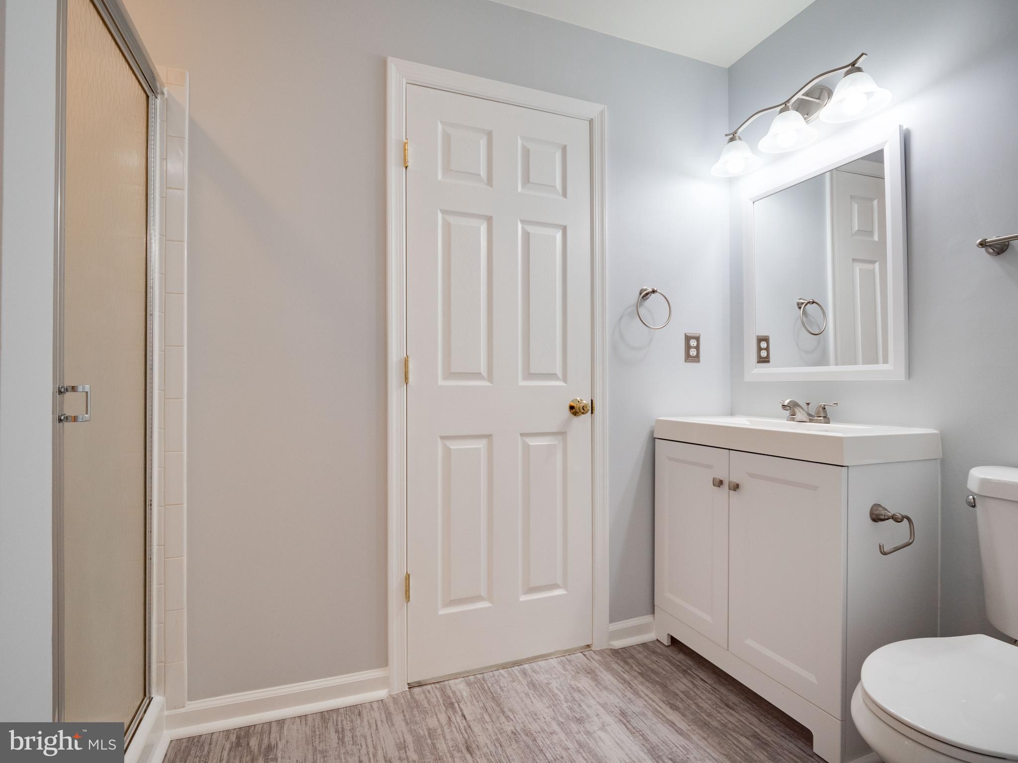 1049 Gardenview Loop, Unit 201 Woodbridge, VA 22191 - Photo 21 of 23 En-suite Bathroom 2