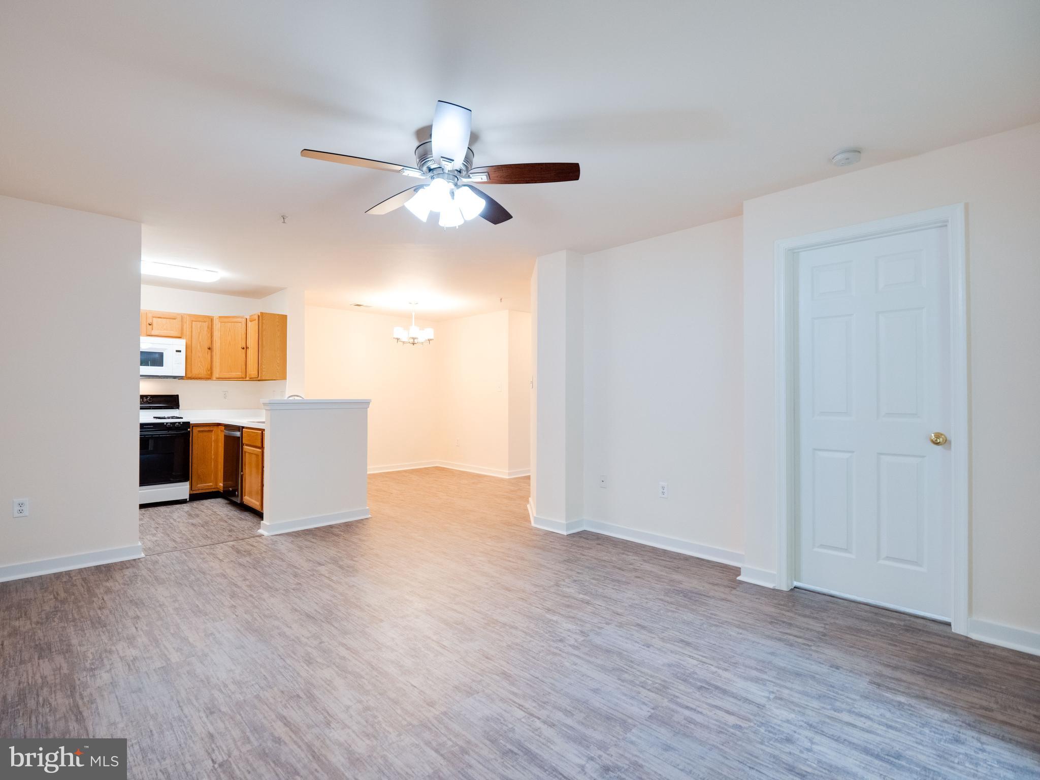 1049 Gardenview Loop, Unit 201 Woodbridge, VA 22191 - Photo 4 of 23 Kitchen/Dining Room Combo